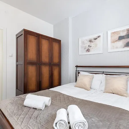 Fashioned Rycerska By Renters Apartman