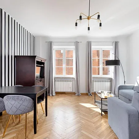 Old Town Fashioned Rycerska By Renters Warszawa