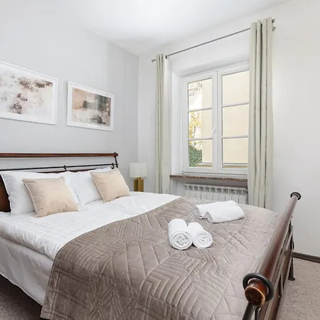 Old Town Fashioned Rycerska By Renters Daire